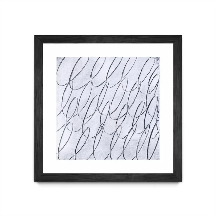 “Contemplating Style” Matted and Framed Black 36×36 Wall Art|Œuvre d’art murale encadrée noire et mate « Contemplating Style » 36 x 36