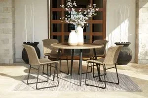 Amaris Outdoor Dining Table With 4 Chairs