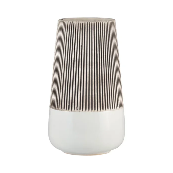 Ceramic 10″ Ridged Vase – Ivory|Vase strié de 10 po en céramique – ivoire