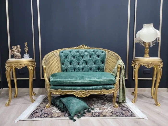 Gui Settee