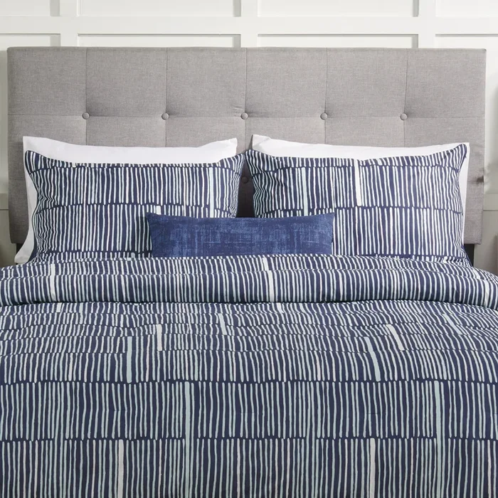 Kort & Co. Lines 4-Piece Queen Comforter Set | Ensemble d’édredon Lines 4 pièces de Kort & Co. pour grand lit