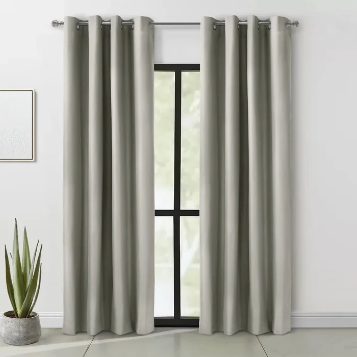 Thermaplus Alpine Light Grey Blackout Grommet Curtain Panel – 52 x 84|Panneau de rideau coupe-lumière à œillets Alpin gris clair de Thermaplus – 52 x 84