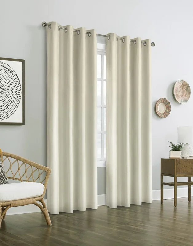 Thermaplus Vigo Off-White Blackout Grommet Curtain Panel – 52 x 84|Panneau de rideau coupe-lumière à œillets Vigo blanc cassé de Thermaplus – 52 x 84